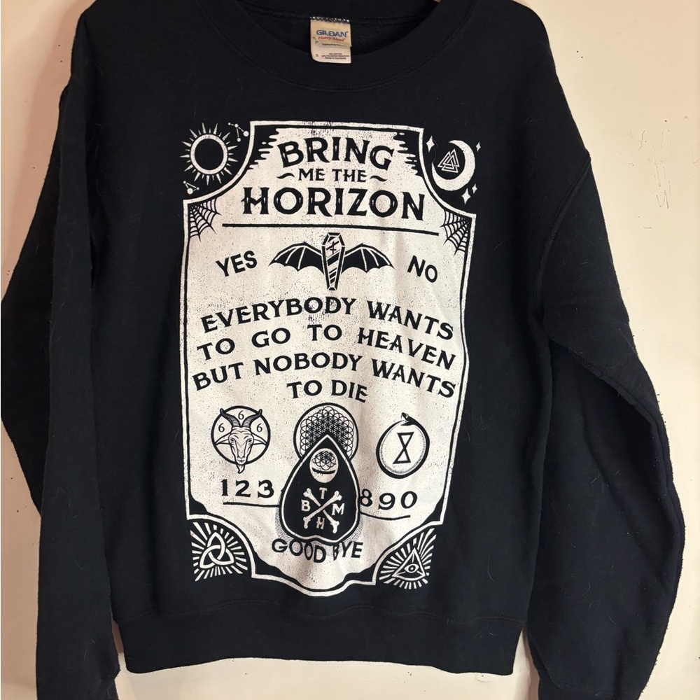 Gildan Black Long Sleeve Graphic Sweatshirt with Boxy Fit
